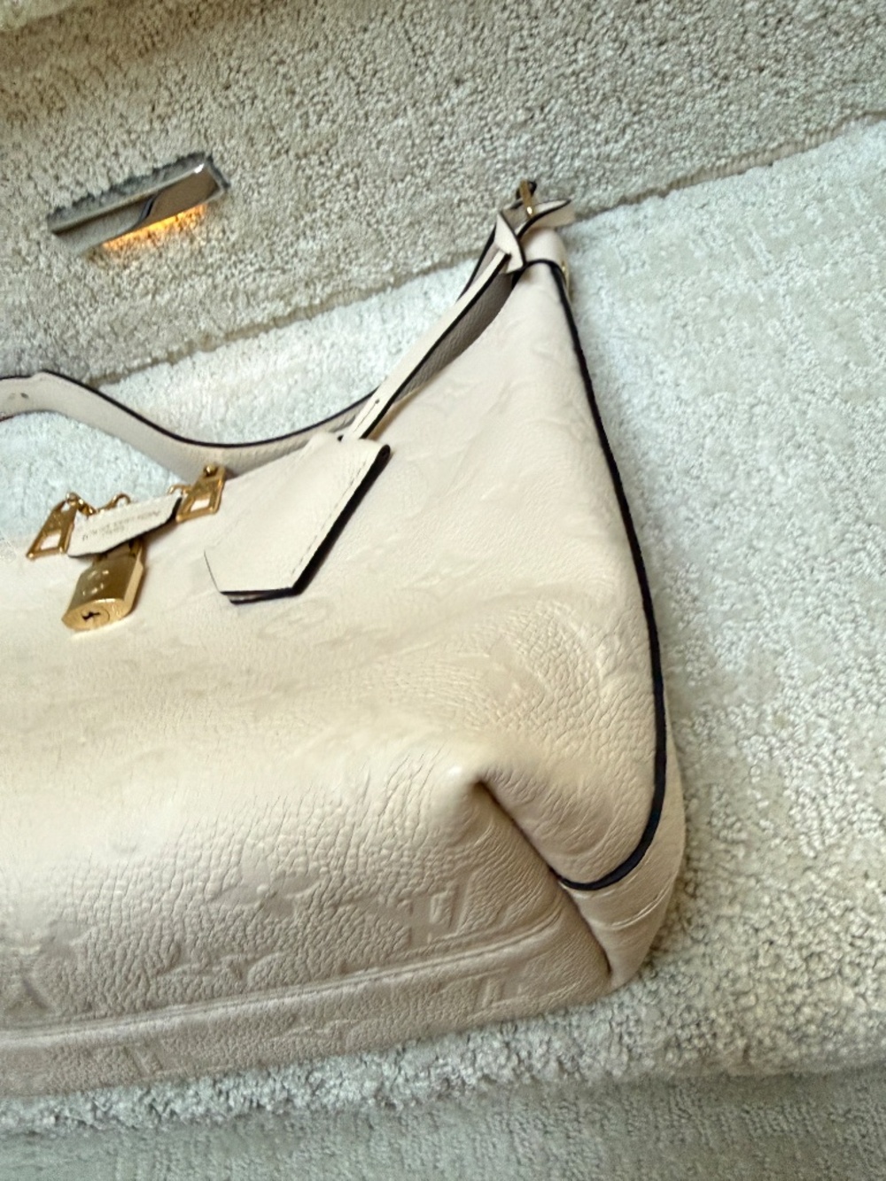 Louis Vuitton Empreinte Monogram Sac Sport in Cream Pre-Owned - Picture 9 of 16